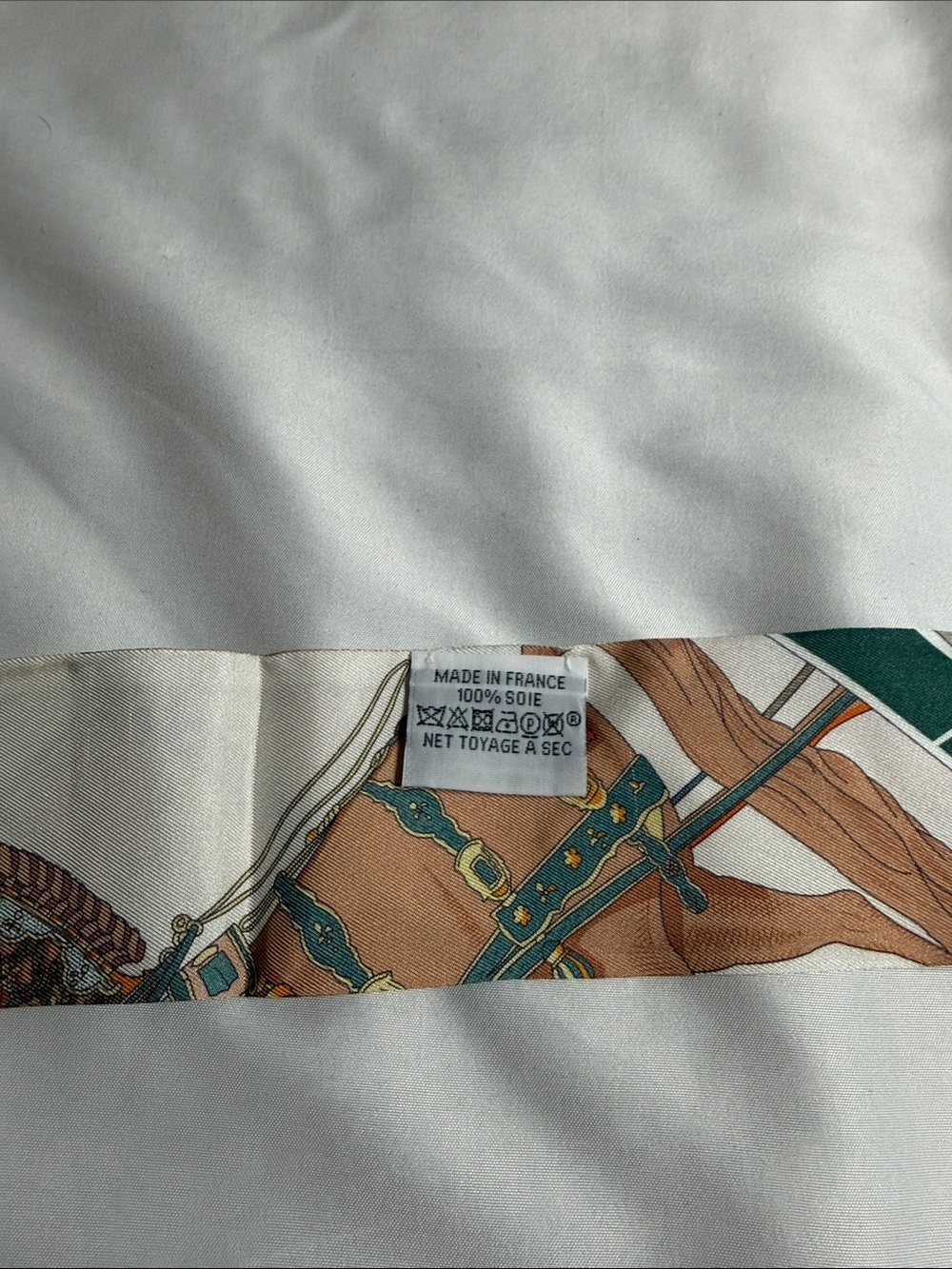Hermès Grand Apparat Twilly Scarf in the Rose Nacre/Gold/Anthracite - Picture 4 of 4